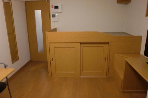 居室・リビング　ハイベッドの下は収納です。