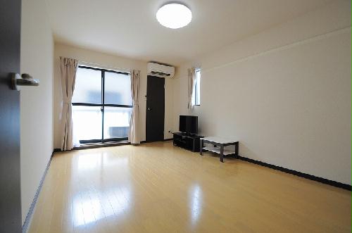 居室・リビング　クローゼットつきのお部屋です