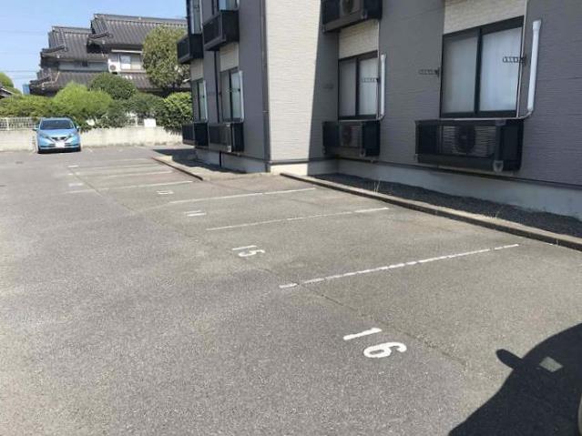 駐車場　エントランス