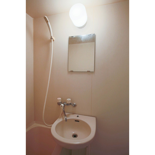 洗面設備　同じ建物の別のお部屋