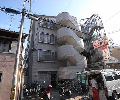 【ハイツシェレナの建物外観】