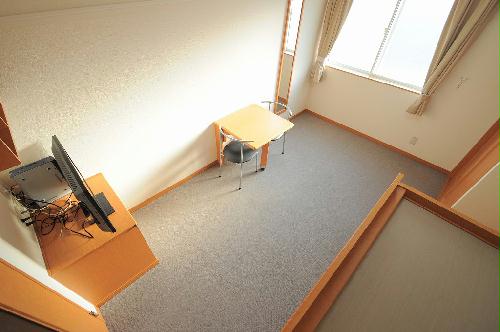 居室・リビング　※同タイプ部屋の写真となります。