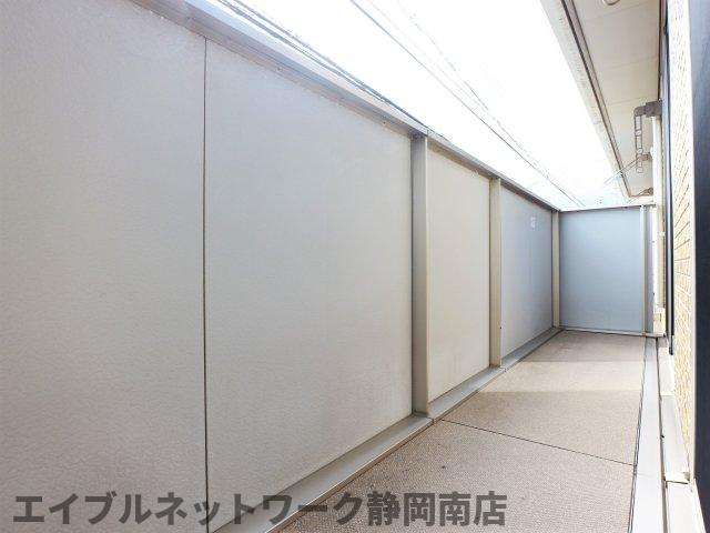 バルコニー　バルコニーからの眺めを楽しみながら食事をしませんか