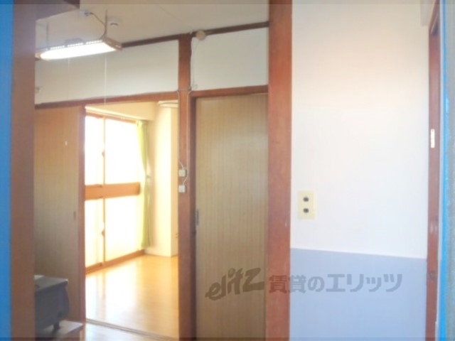 その他部屋・スペース　玄関から