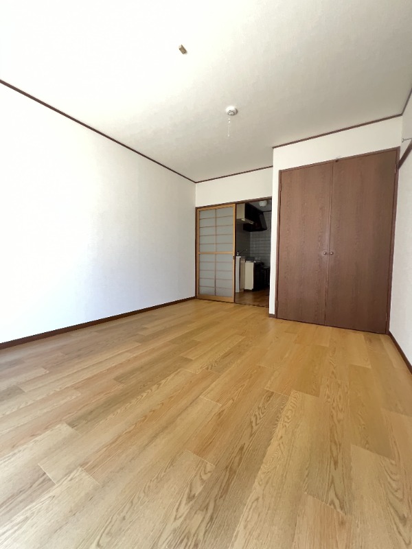 居室・リビング　８帖洋室