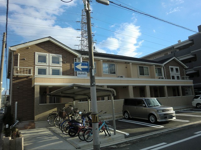 堺市堺区旭ヶ丘中町のアパートの建物外観
