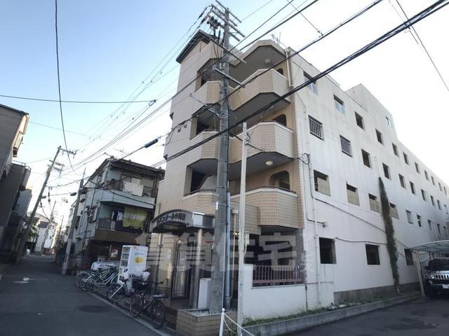大阪市生野区中川東のマンションの建物外観