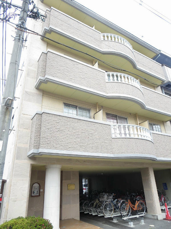 京都市東山区妙法院前側町のマンションの建物外観