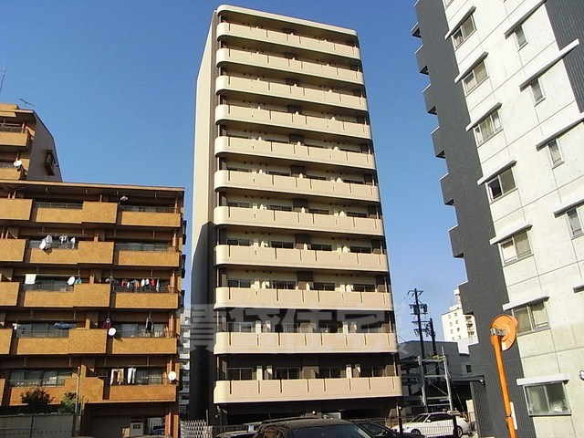 名古屋市中川区八熊のマンションの建物外観