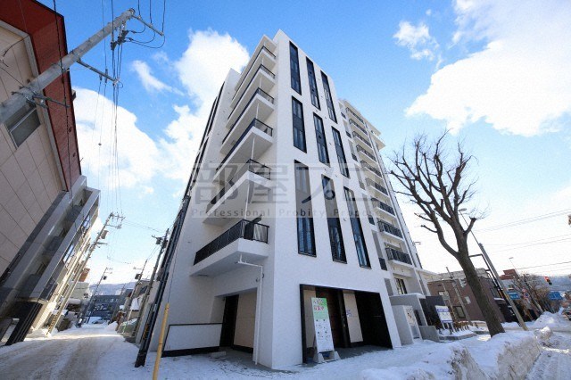 札幌市中央区北一条西のマンションの建物外観