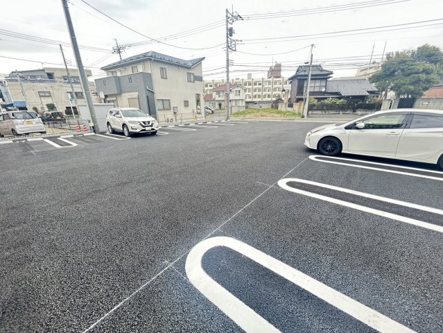 【コンフォート上和田の駐車場】