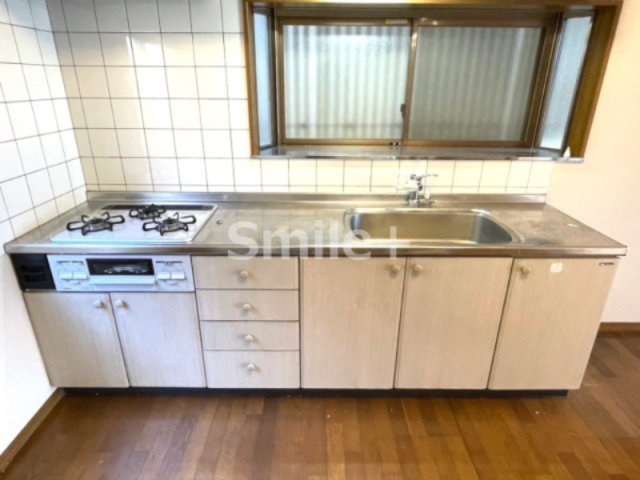 キッチン　●修繕・ルームクリーニング前です。