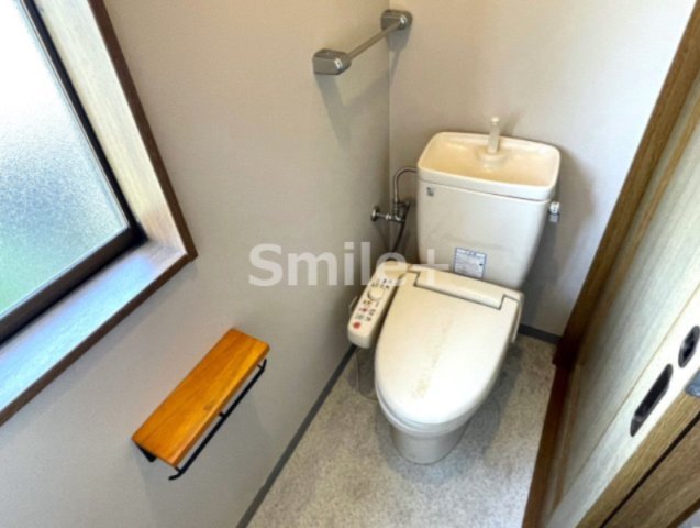 トイレ　●２階トイレ