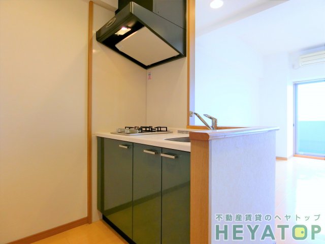 キッチン　毎日のお料理が楽しくなるシステムキッチン完備（同仕様写真）