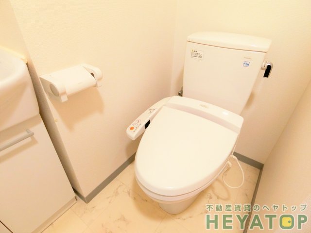 トイレ　温水洗浄便座（同仕様写真）