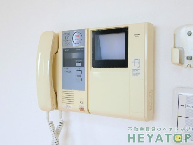 セキュリティ　不意の訪問もモニター付きドアホンで安心確認