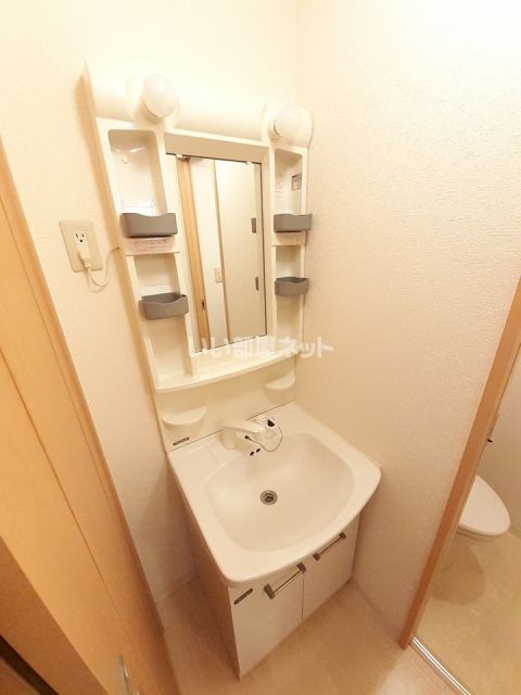 【上越市藤野新田のマンションの洗面設備】