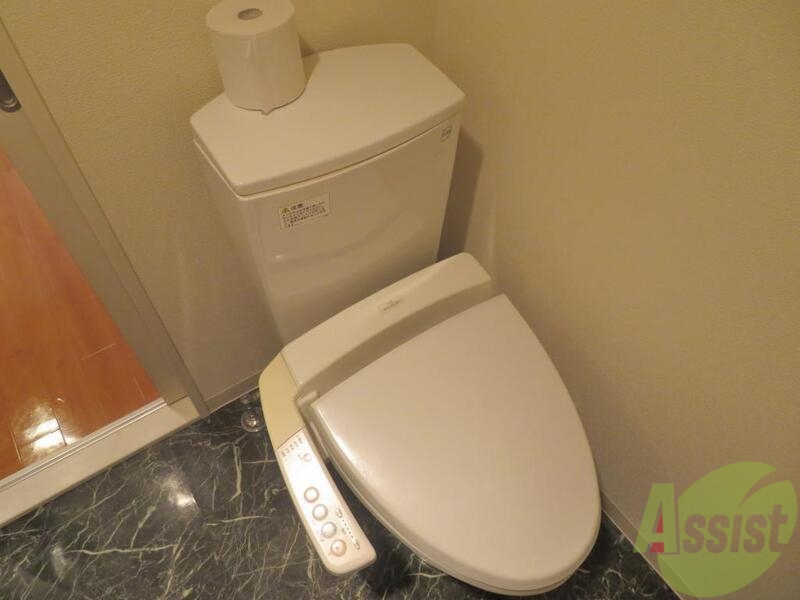トイレ　各機能付きのトイレになります。便利にお使いいただけます。