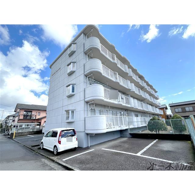 駐車場　建物外観