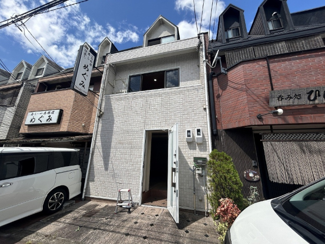 並河２丁目店舗付き住宅の建物外観