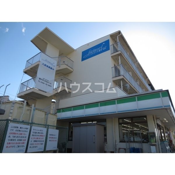 瀬戸市中品野町のマンションの建物外観