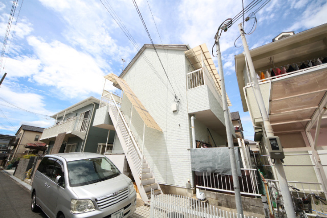 上品寺ハイツの建物外観