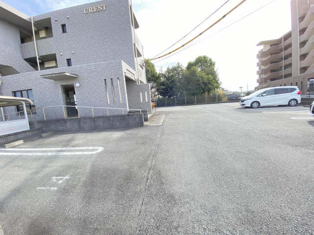 【クレストの駐車場】