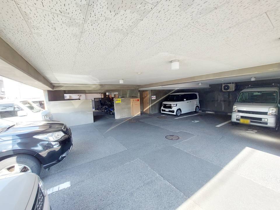 駐車場　駐車場