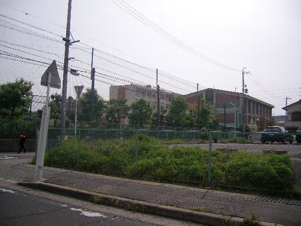 小学校　名古屋市立前山小学校（小学校）まで253m