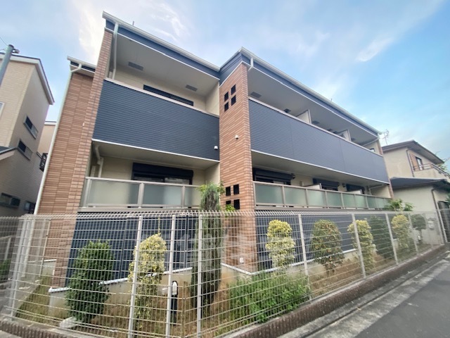 堺市北区宮本町のアパートの建物外観