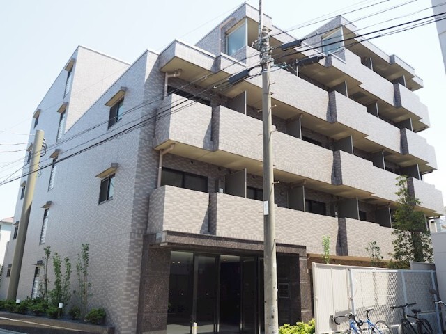 ルーブル三軒茶屋伍番館の建物外観