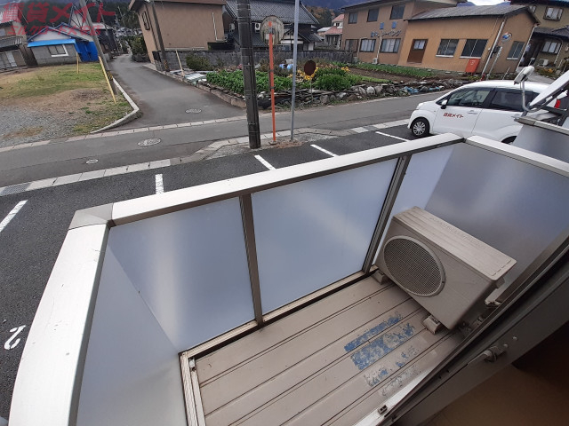 バルコニー　同型・別部屋の写真になります