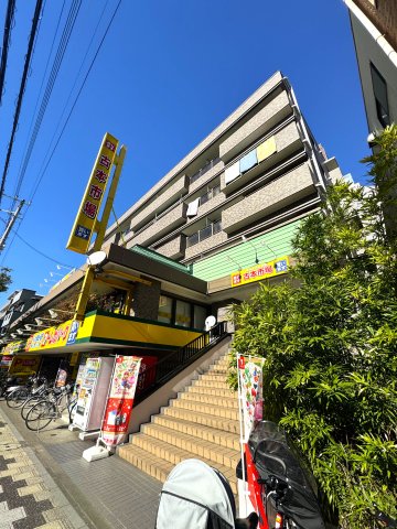 【戸田市下戸田のマンションの建物外観】