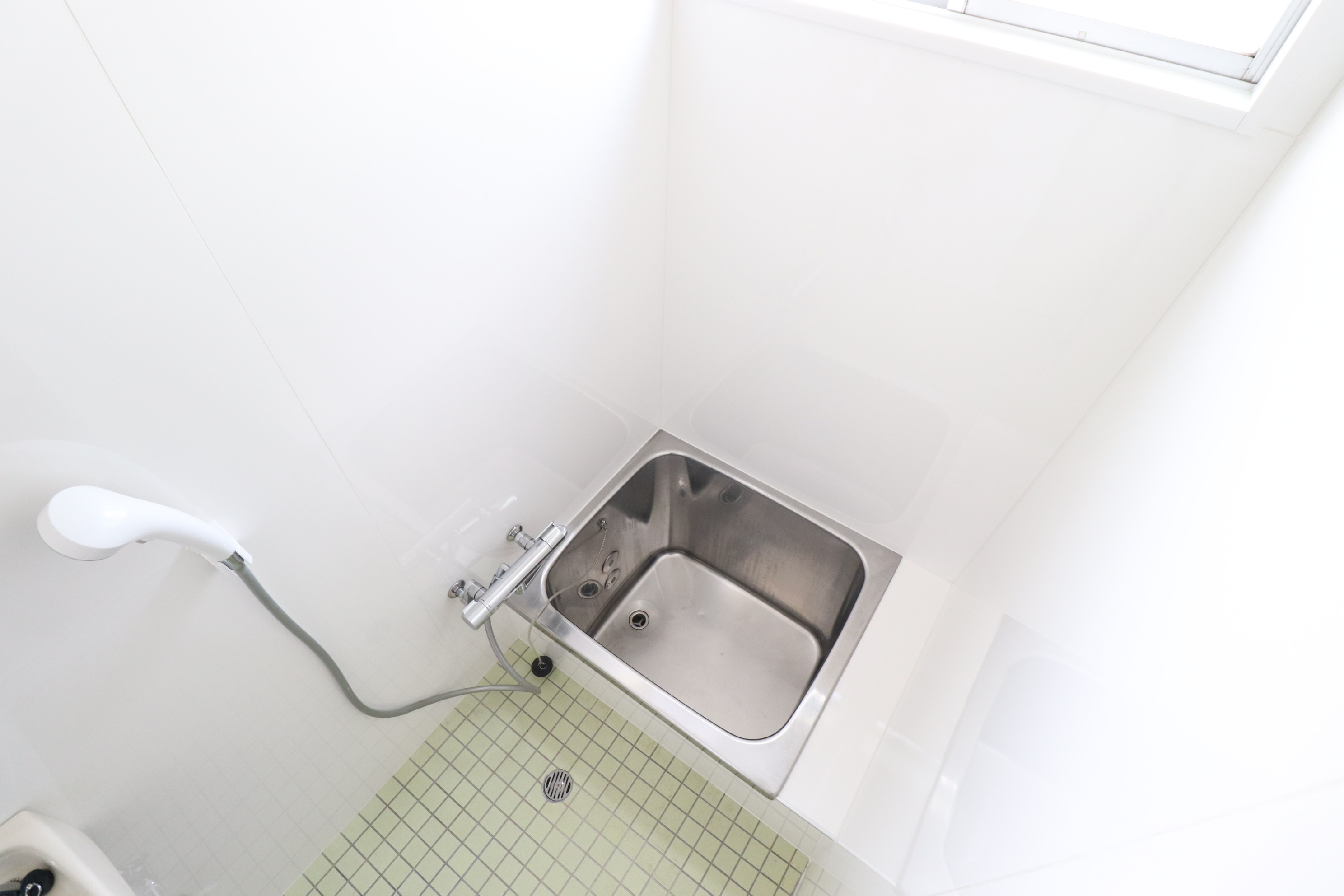 バス・シャワールーム　浴室にも窓あります☆