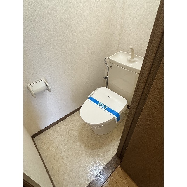 トイレ　温水洗浄便座