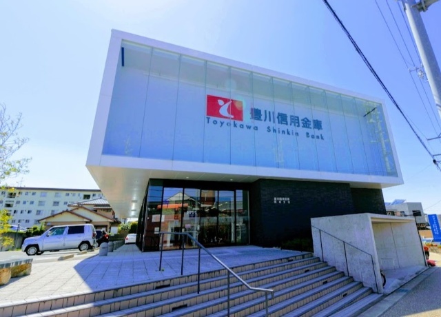 銀行　豊川信用金庫岡崎支店（銀行）まで457m