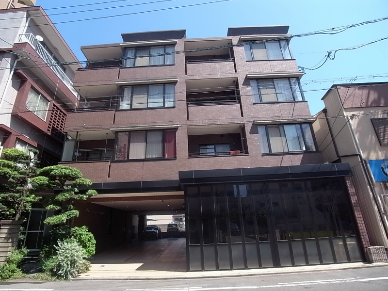 建物外観　外観　オートロック付　全部屋角部屋
