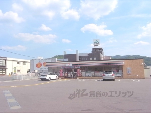 【亀岡市余部町のアパートのコンビニ】