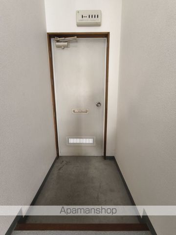 ハイツナカオカの玄関写真
