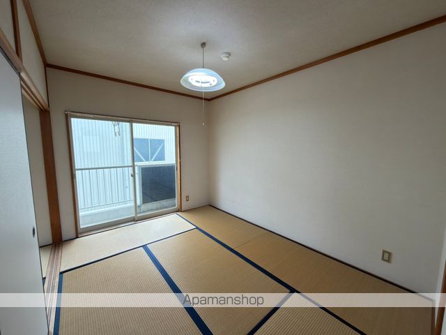 ハイツナカオカの居間写真