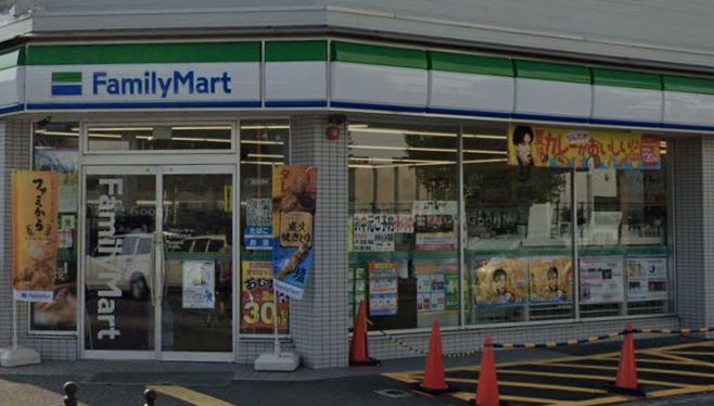 コンビニ　ファミリーマート 摂津新在家一丁目店（コンビニ）まで842m