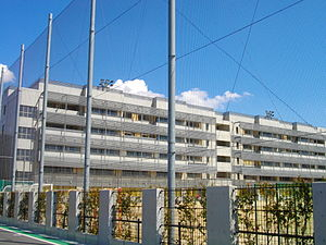 中学校　私立日出学園　日出中・高等学校（中学校）まで221m