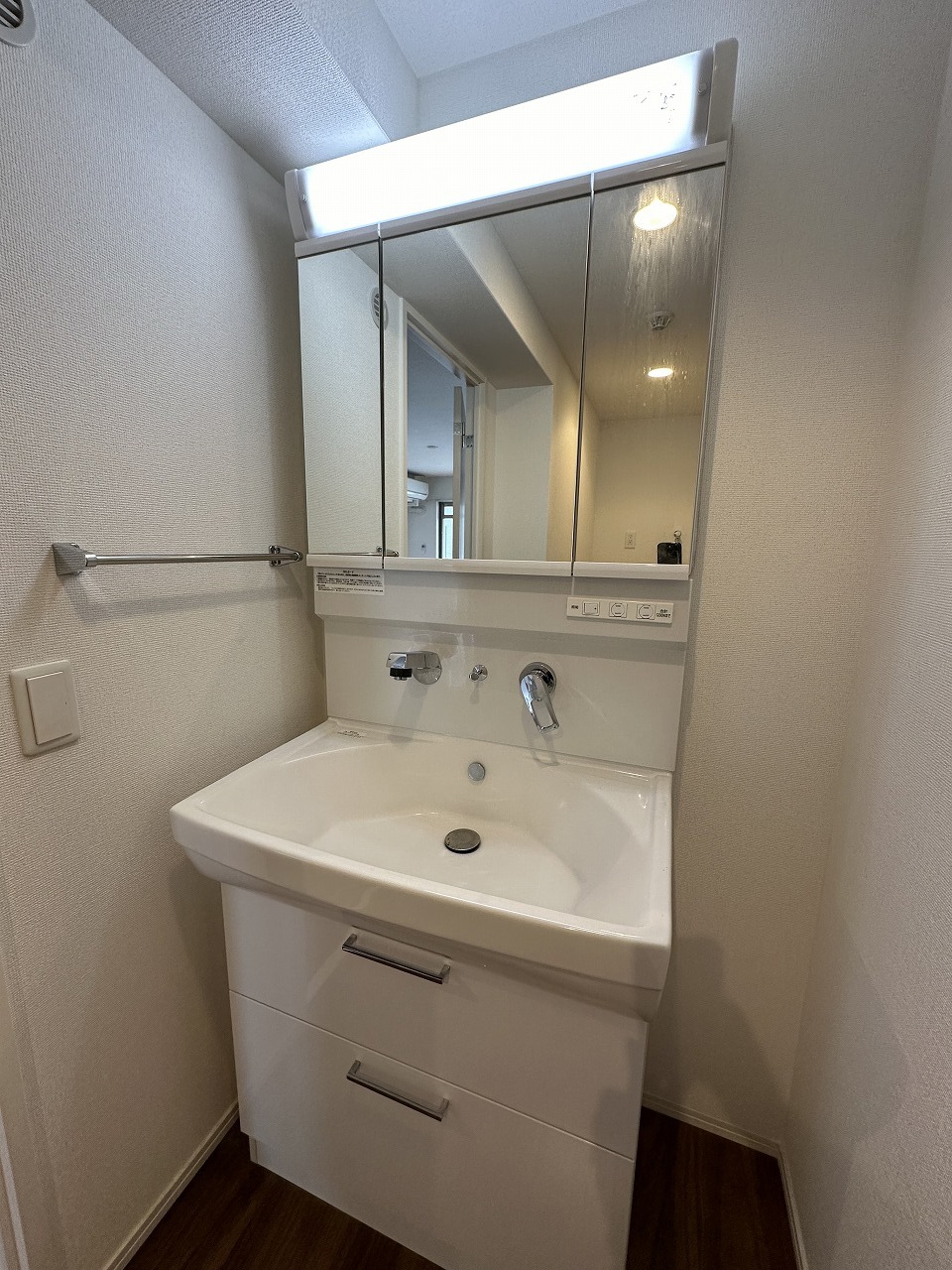 洗面設備　同建物内の2F画像