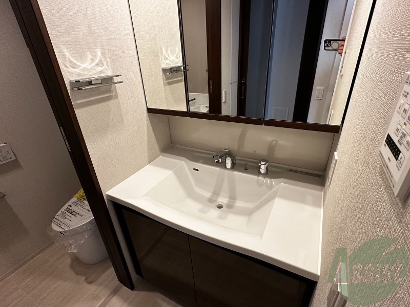 洗面設備　洗面は独立になっているので忙しい朝もばっちりですね。