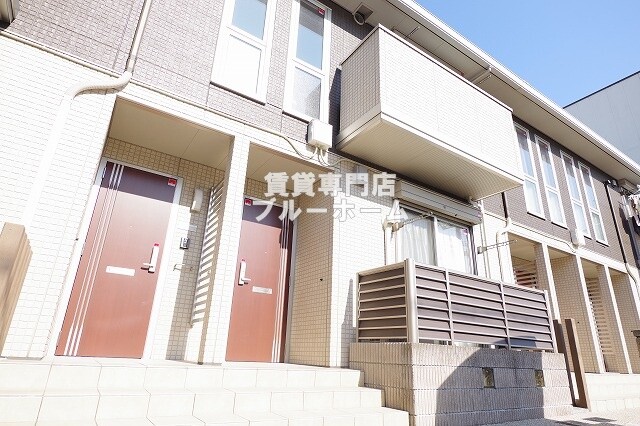 建物外観　軽量鉄骨造２階建ての綺麗な物件！