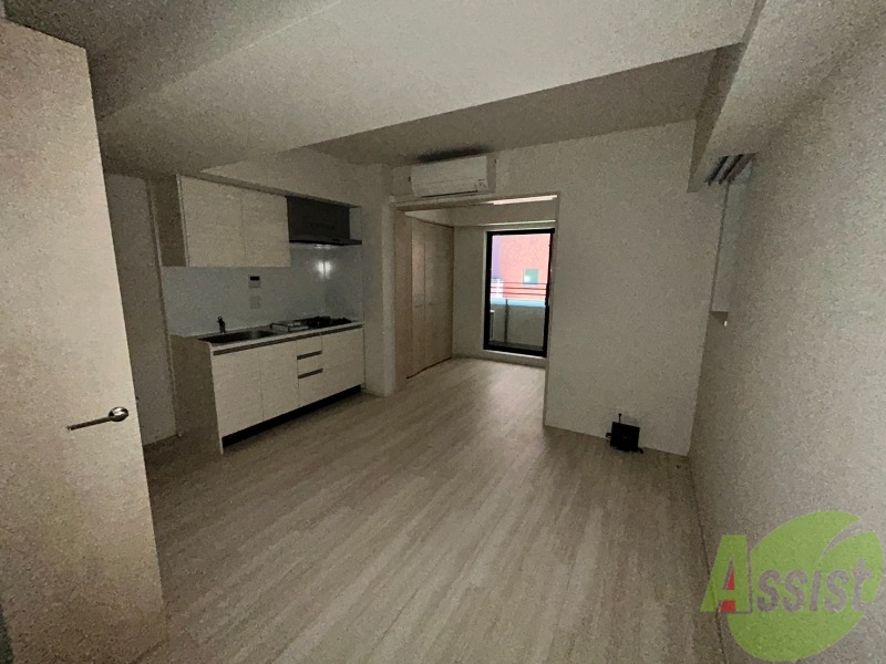 居室・リビング　８．６帖のリビングは広々としていて開放感があります。