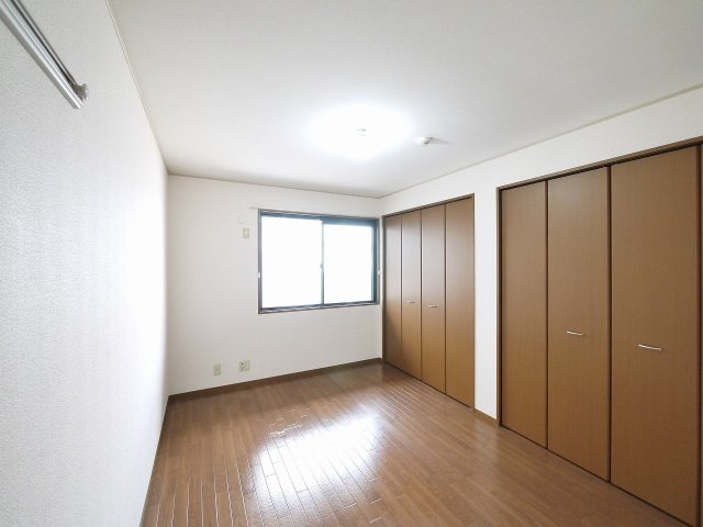 その他部屋・スペース　開放的な寝室です