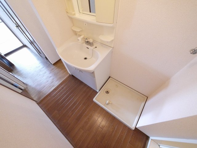 洗面設備　脱衣スペースもあります