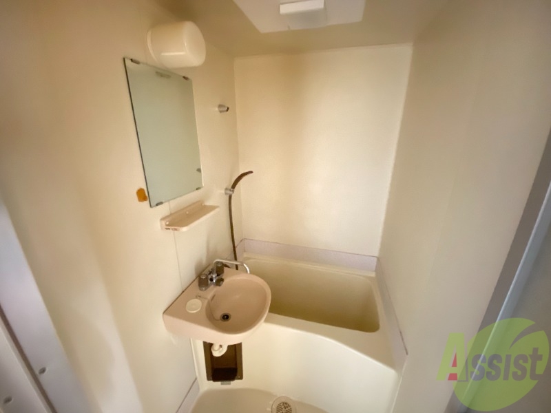 バス・シャワールーム　お風呂もこの大きさならゆっくり入れそうですね