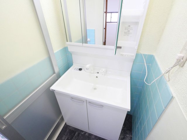 洗面設備　コンパクトで使いやすい洗面所